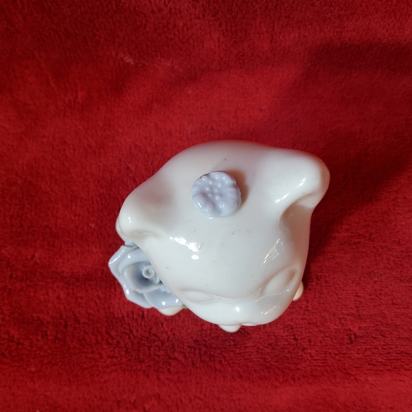 Vintage Porcelain Kitten With Flowers Collectible Kitschy Cat - Picture 5 of 8